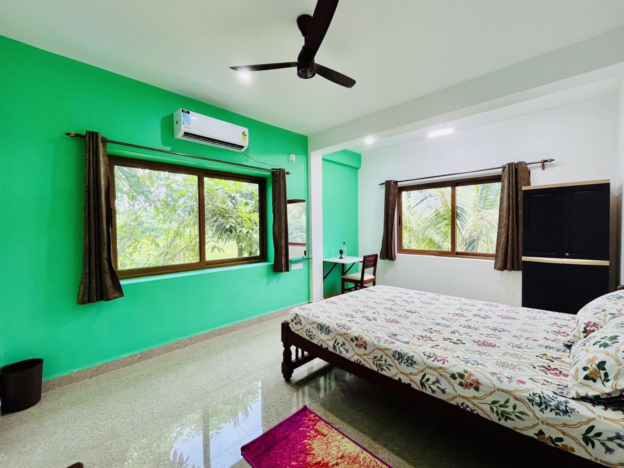 Happy Moon Homestay Aldona Exterior photo
